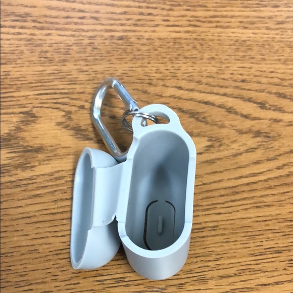 White AirPods Case with Silver Clip - Picture 3 of 4